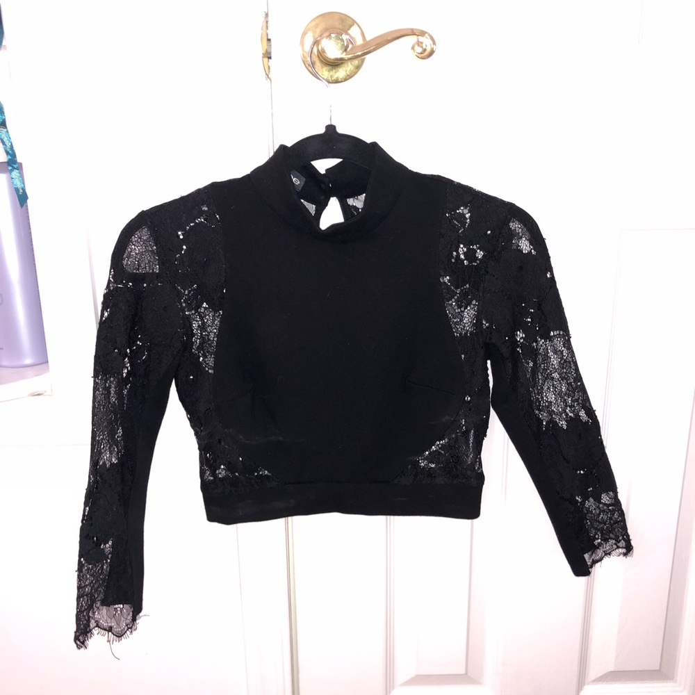 BEBE floral crop top blouse
